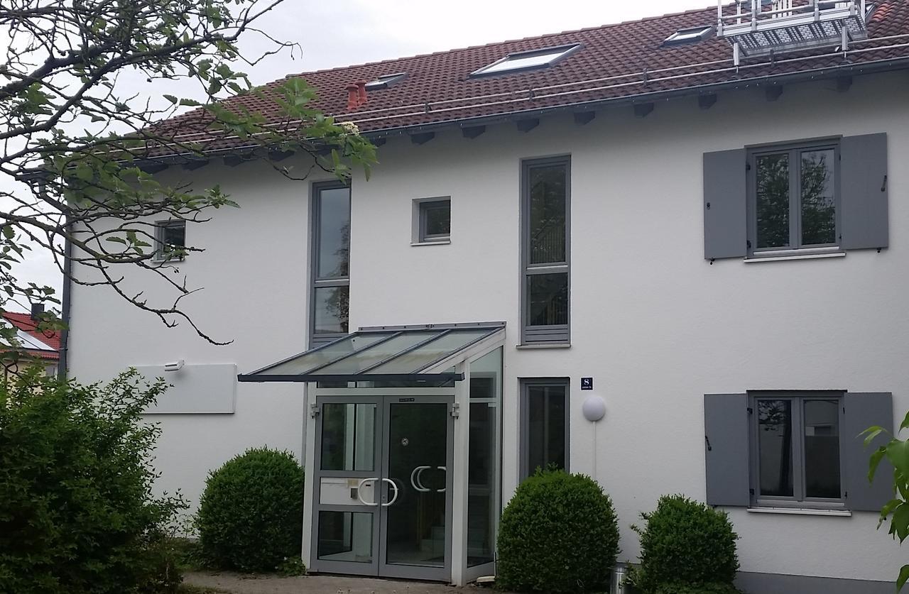 Novitel Pension Pliening - Muenchen Messe Eksteriør billede